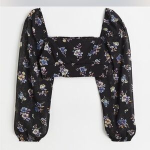 H&M Women’s Puffed Sleeve Cropped Top.